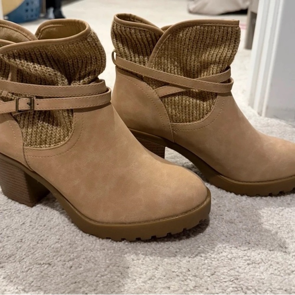 Chic Tan Heeled Boots for Women